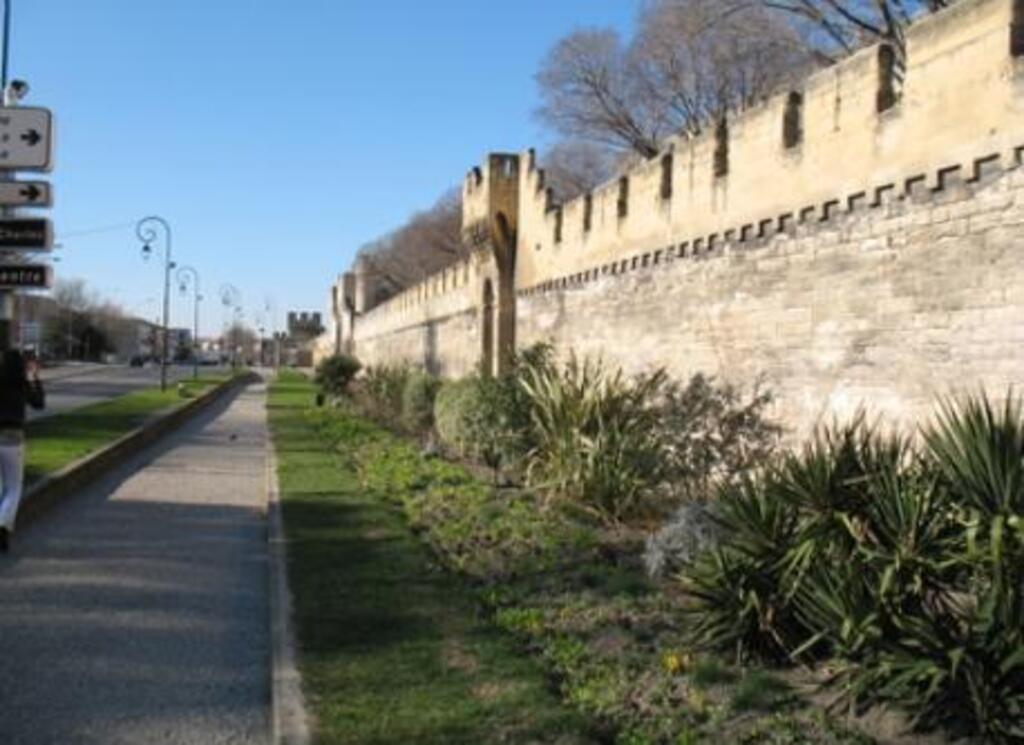 les remparts de la ville d'Avignon
