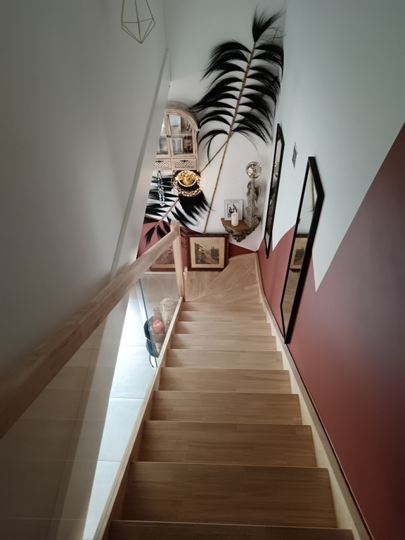 Escalier pour rejoindre les chambres