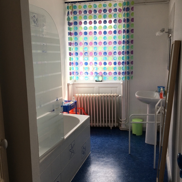 The children’s bathroom with a bathtub 2nd floor