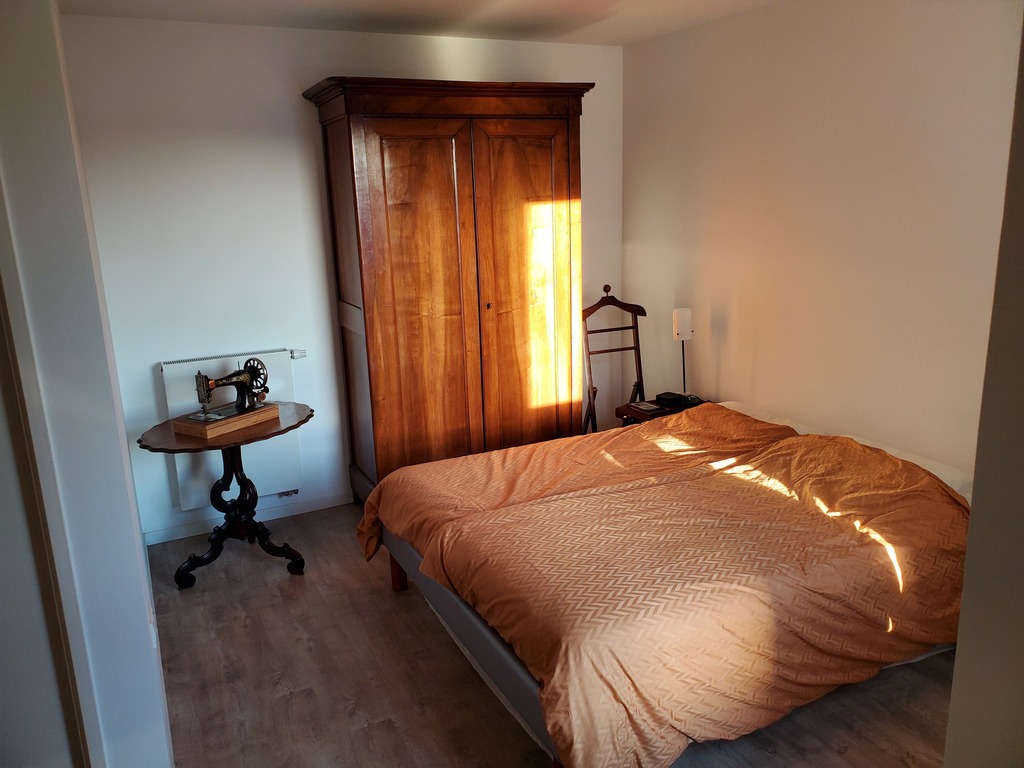 Main bedroom (160 cm bed)