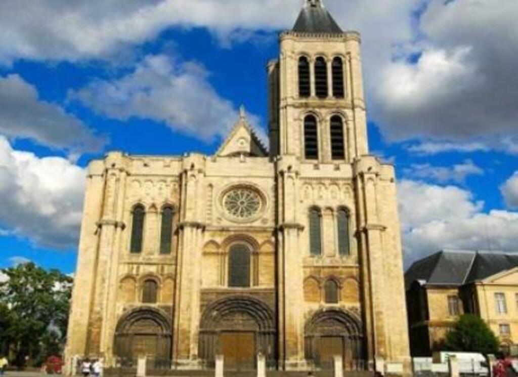 Basilique de Sant-Denis, near Paris - short bus ride