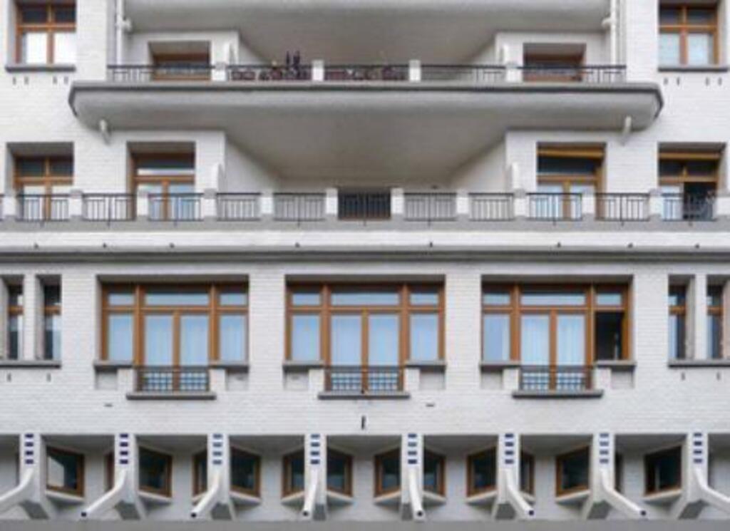 Public pool "Les Amiraux", Paris - 10 mms walk