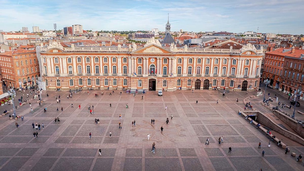 Toulouse - Place du Capitole (45 min)