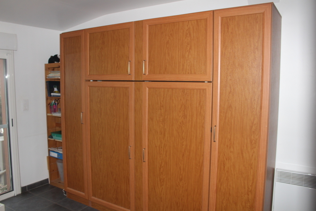 Bed-wardrobe in bedroom2