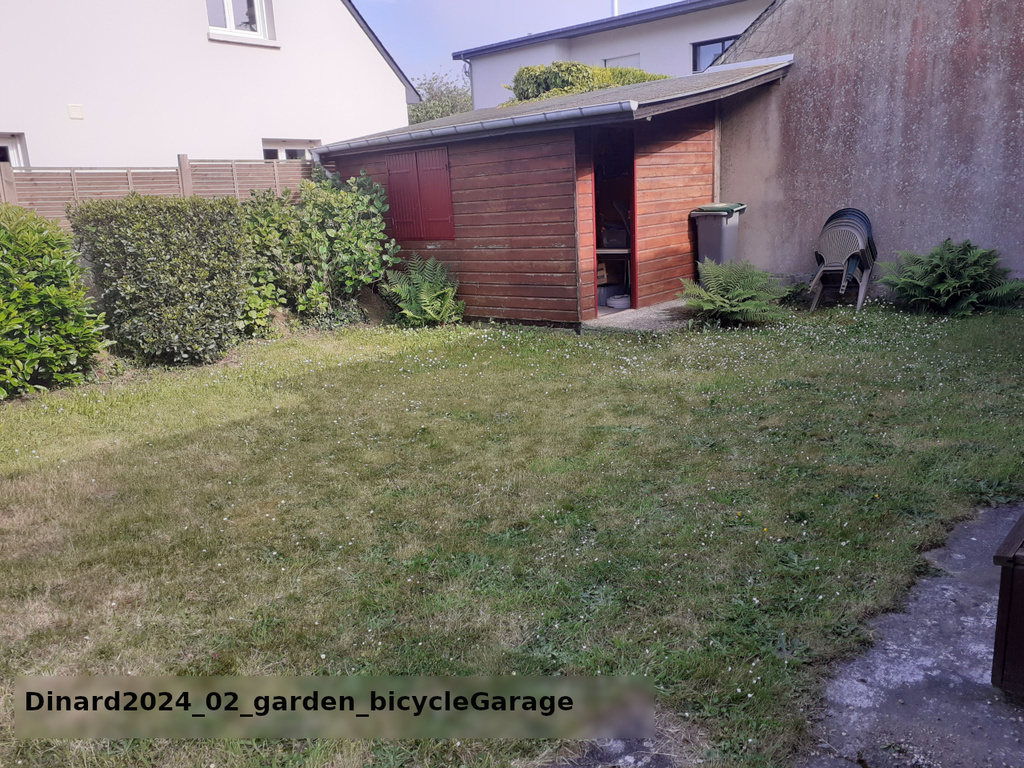 Dinard2024_02_garden_bicycleGarage