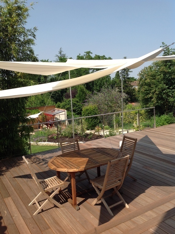 vue sur la terrasse et le jardin