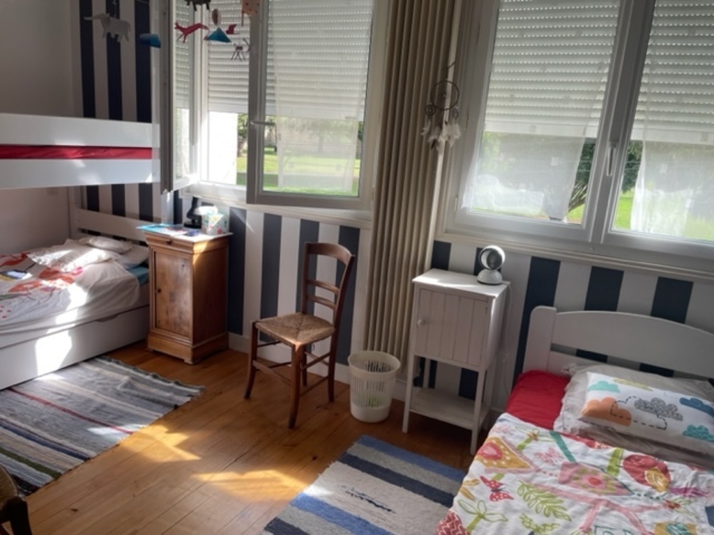 premier étage: chambre enfants (3 lits 90)