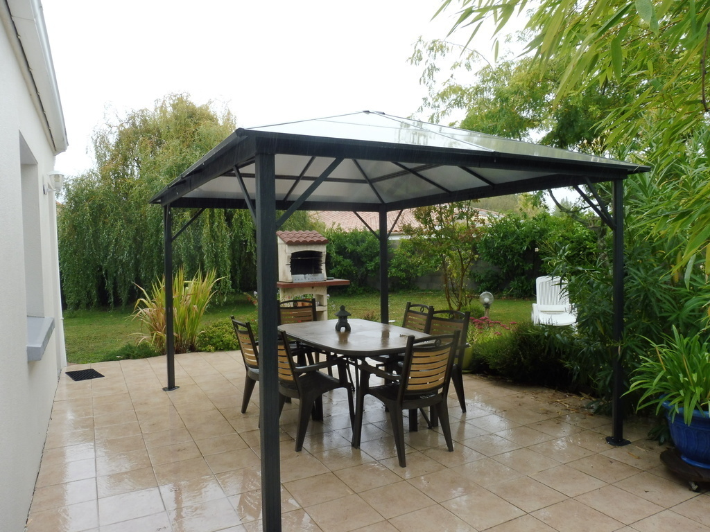 TERRASSE POUR LA DETENTE ET LE BARBECUE