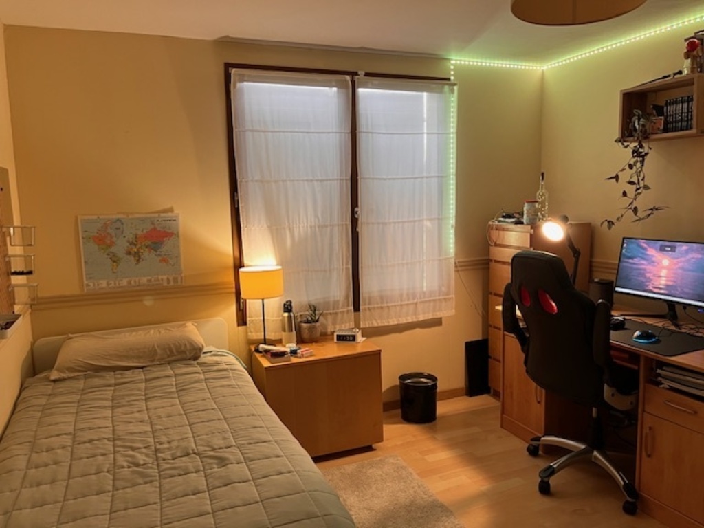 The first child's room (1single bed)