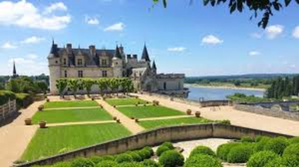Chateau d'Amboise (109 km)