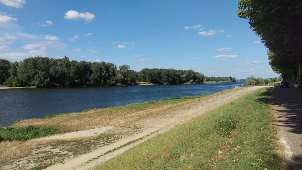 riverside at Saint dyé sur loire 