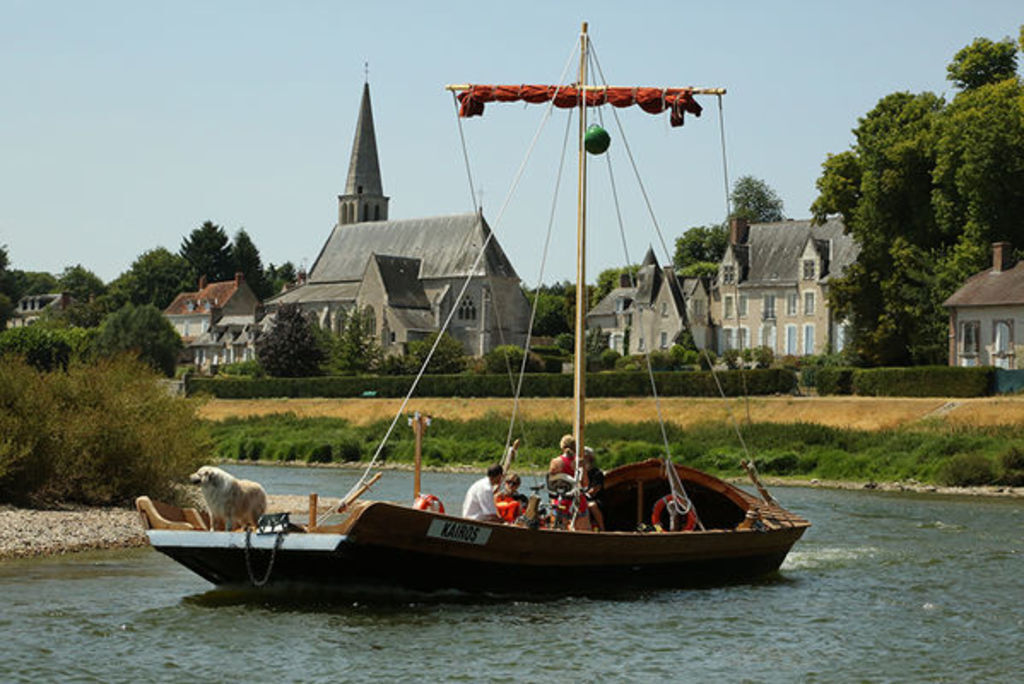 traditional boat on the river Loire