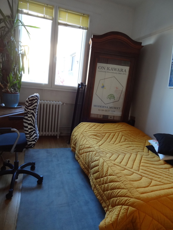 Second bedroom with convertable opened