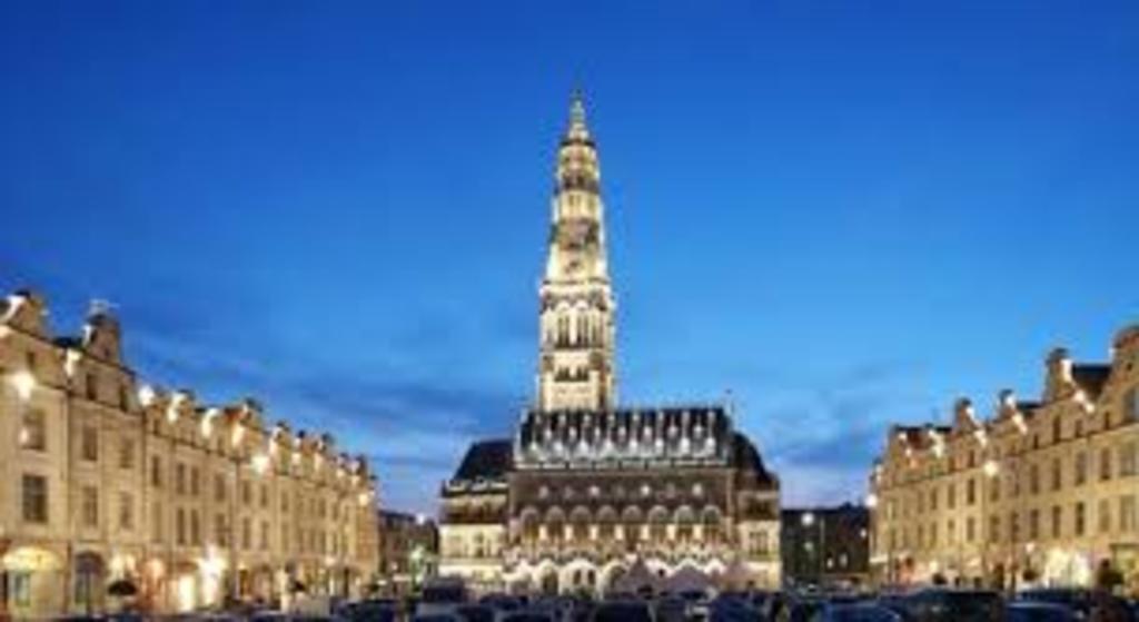 Arras is 20 mn from Douai
the famous Squares (La Place des Héros and La Grande Place)