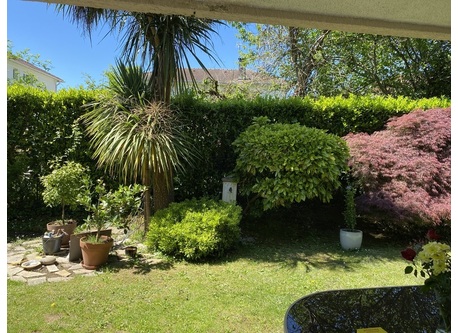 Appartement entouré de jardin
