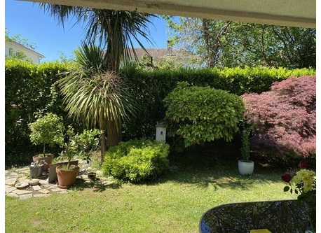 Appartement entouré de jardin