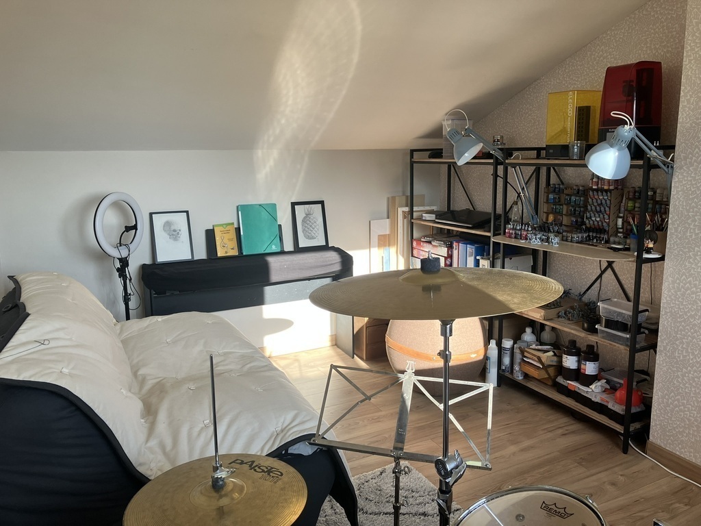 The guest room (and Mikaël's piano and his painting office)
