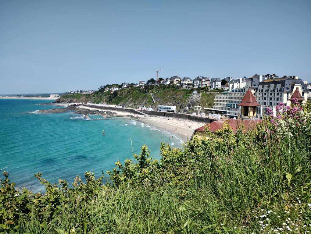 Plat Gousset promenade & beach in Granville (20min)