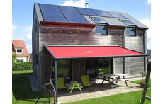 Terrace with 2 deckchairs and a picnic table for 6-8 people