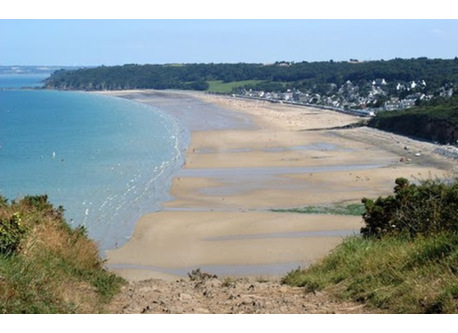 Nice beach "les Rosaires", 10 minutes from the house
