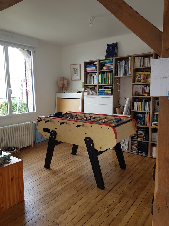 Bibliothèque et baby-foot!