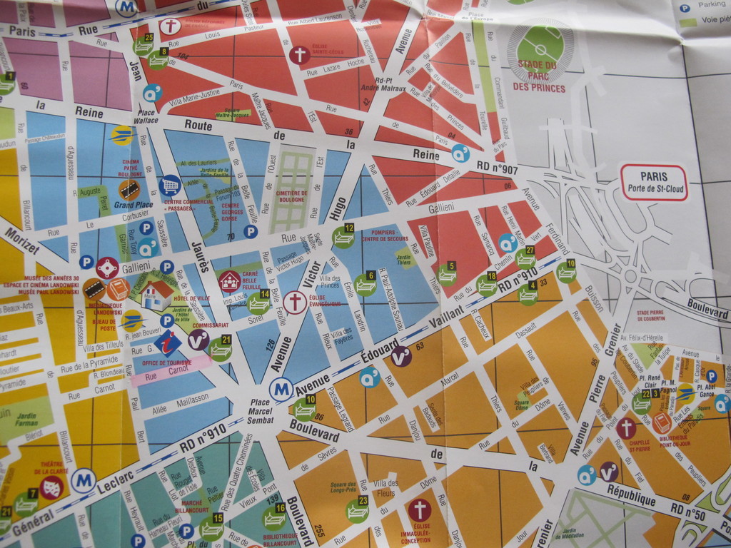 POUR MONTRER LA STATION DE METRO PROCHE (MARCEL SEMBAT) ;;;PLEIN CENTRE VILLE DE BOULOGNE BILLANCOURT