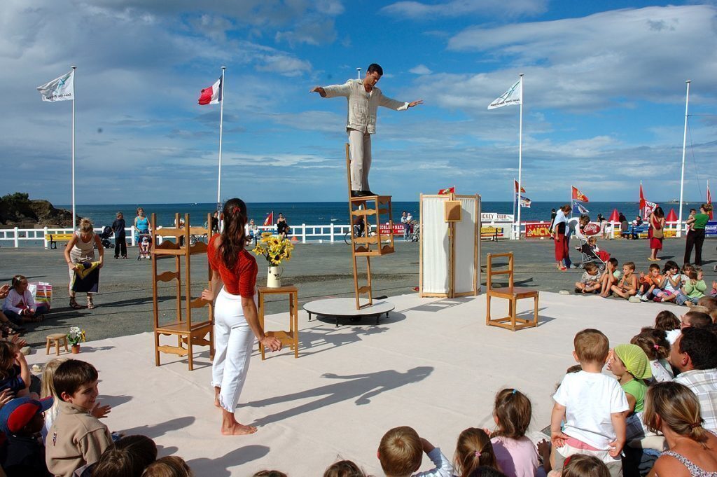 free street performance festival all summer