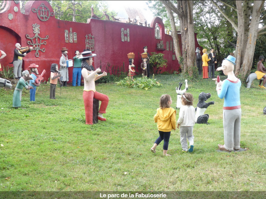 La 'Fabuloserie' in the village