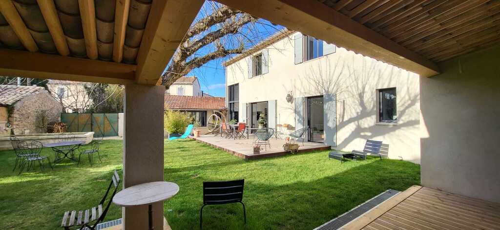 Nice covered terrace when it’s hot