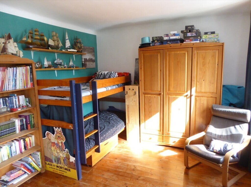 bedroom 2, first floor