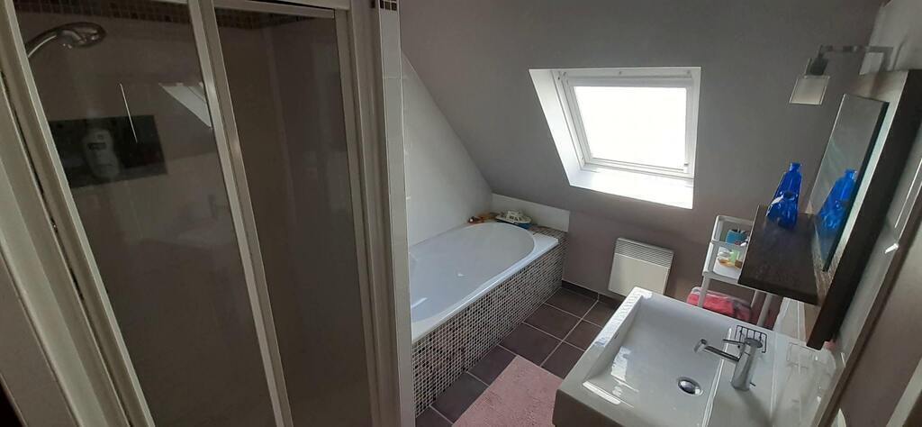 salle de bain à l'étage