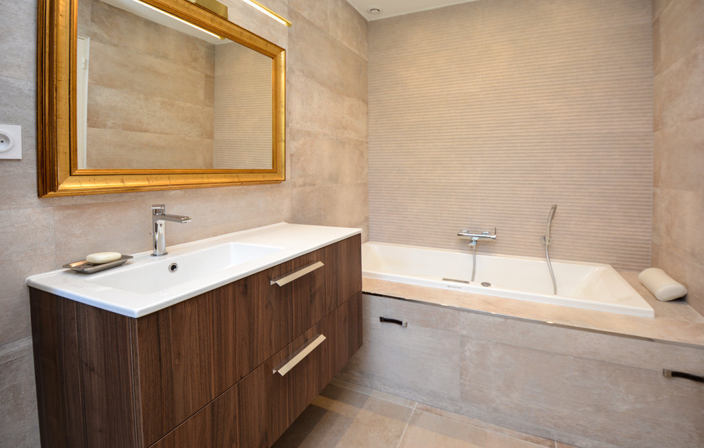 en suite bathroom