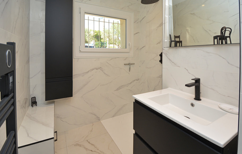 bathroom on the ground floor