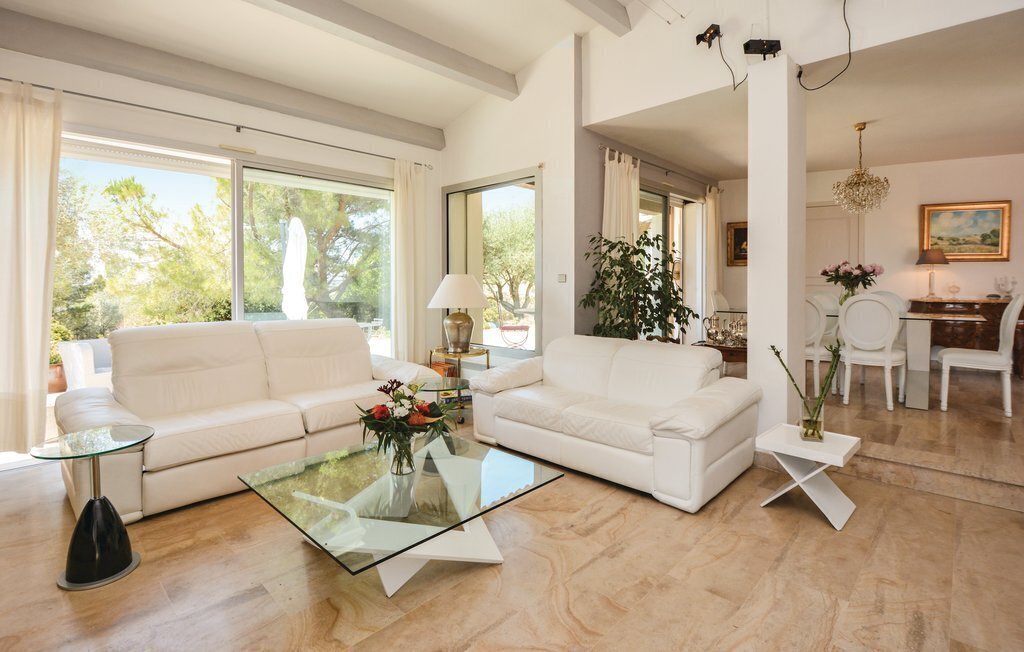 living and dining room