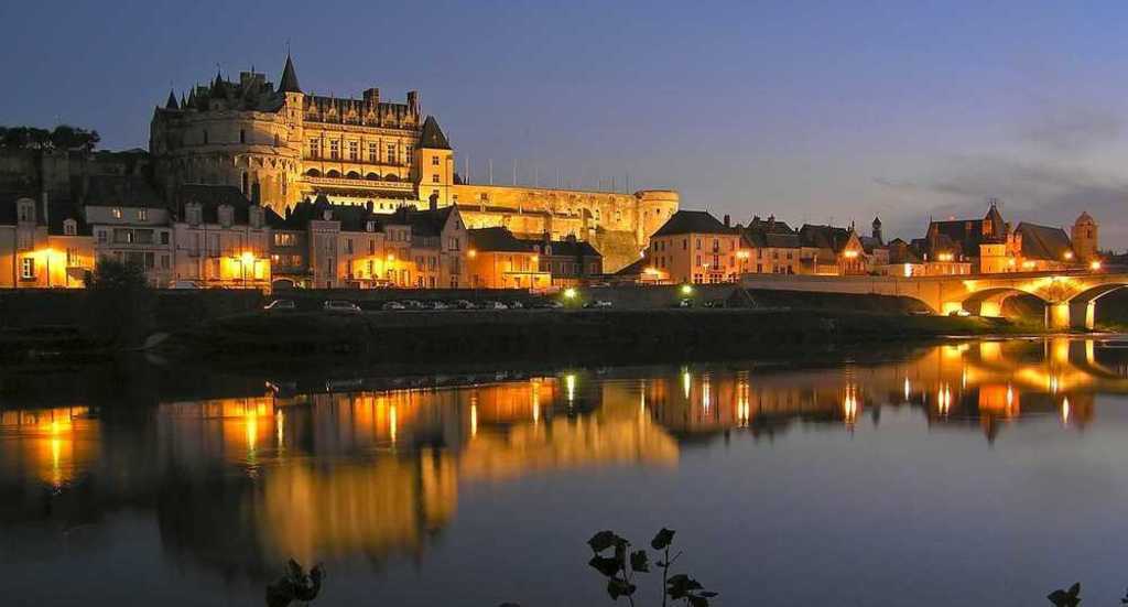 Amboise castle by night