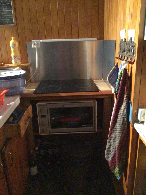 Electric ceramic hob and oven