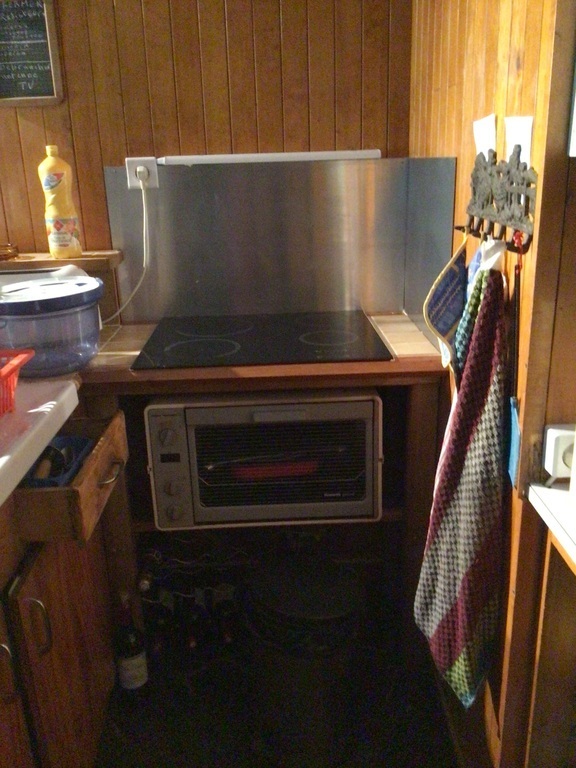 Electric ceramic hob and oven