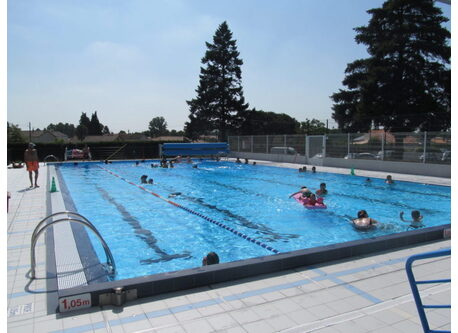 public pool at 3km