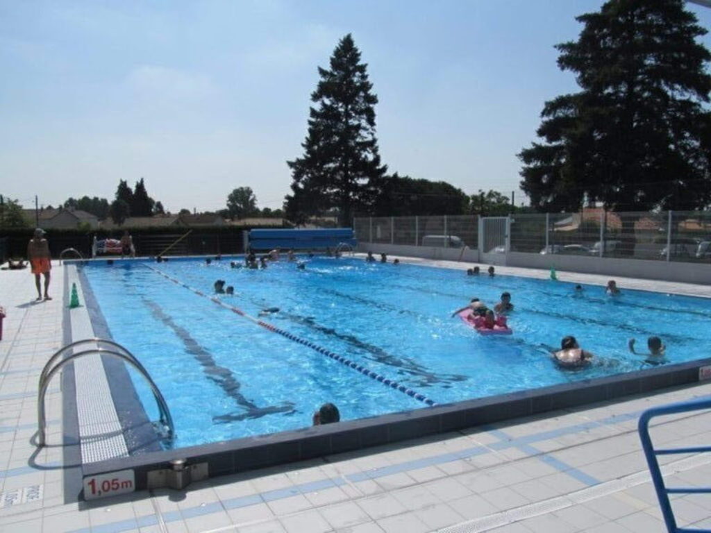 public pool at 3km