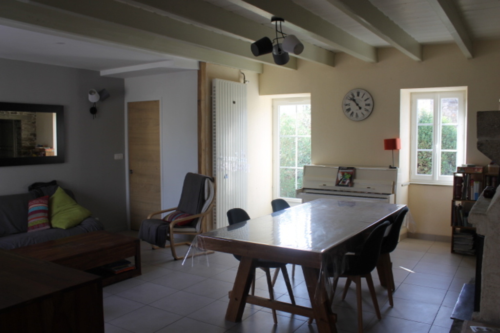 Large living room... living / dining room