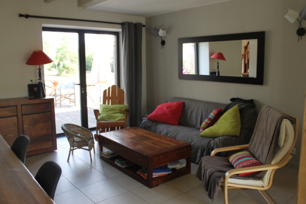 ...which everlooks the back garden