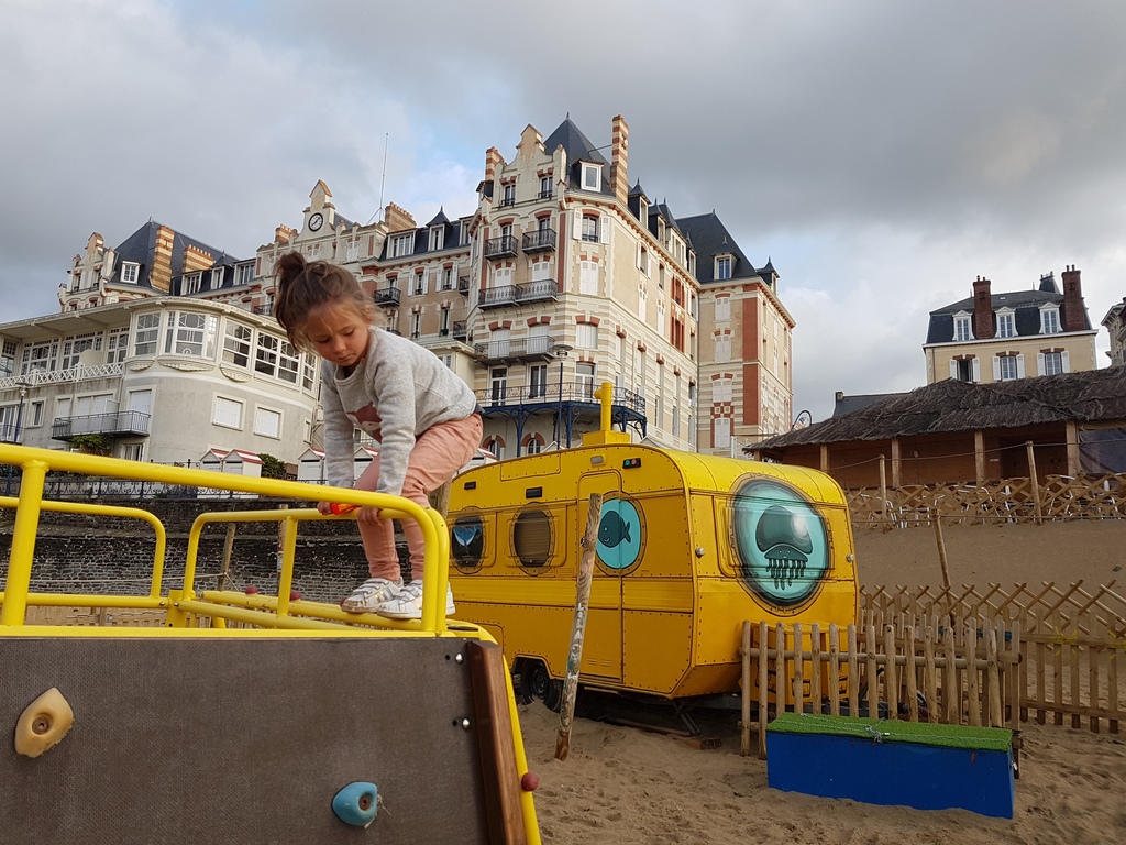 le club de plage pour les enfants