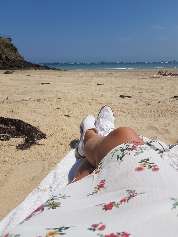 belle plage de sable fin