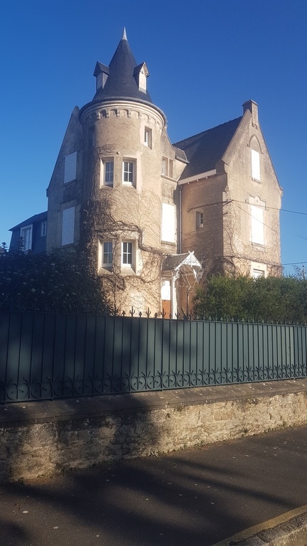 le quartier...vue de la cuisine et chambre
