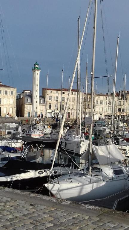 LA ROCHELLE : phare vert