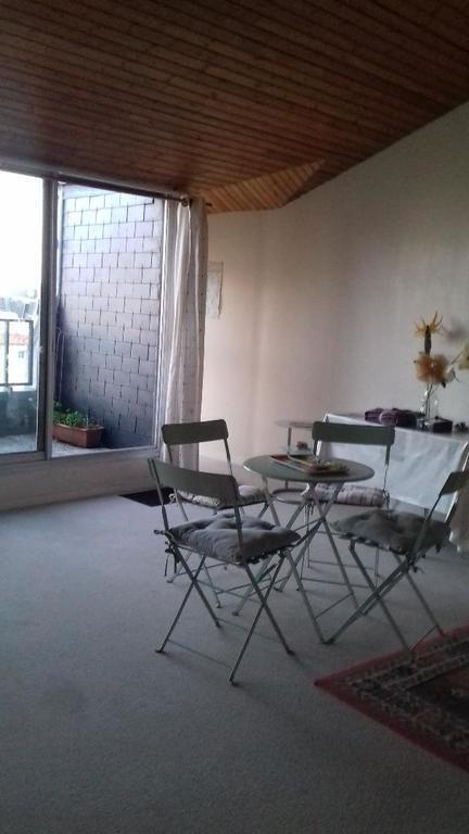 partie du sejour avec balcon / PART OF THE LIVING ROOM WITH BALCONY