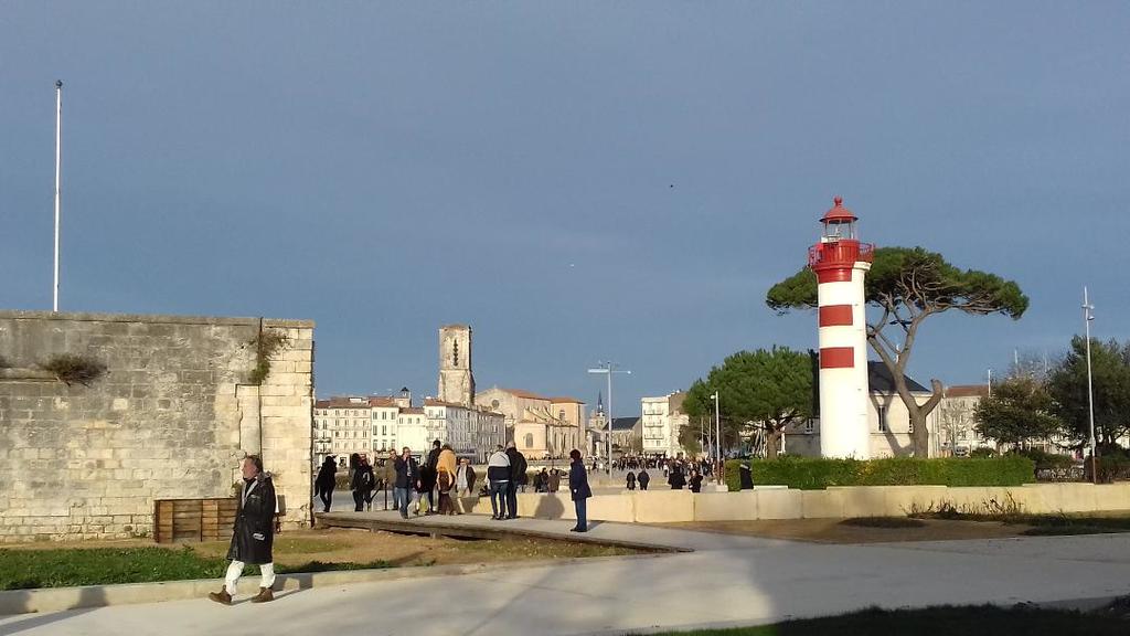 LA ROCHELLE : phare rouge