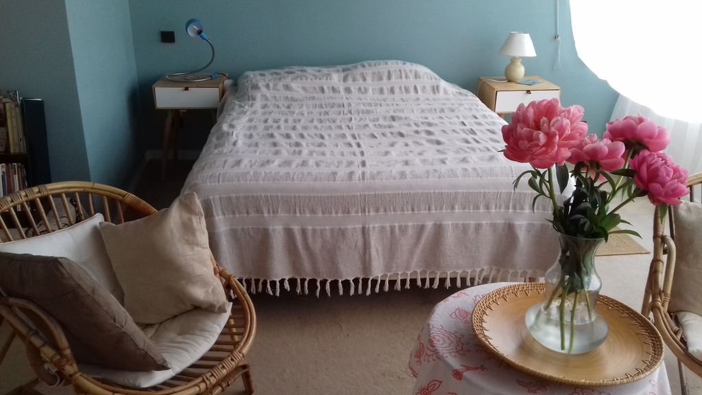 grande chambre avec lit double / big bedroom with matrimonial bed