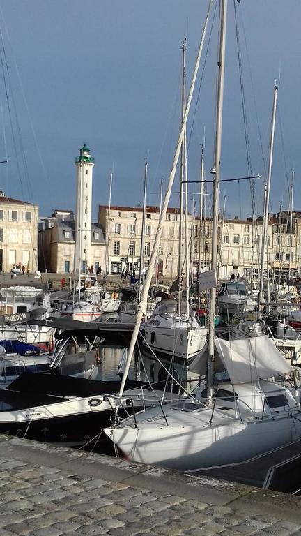 LA ROCHELLE : phare vert