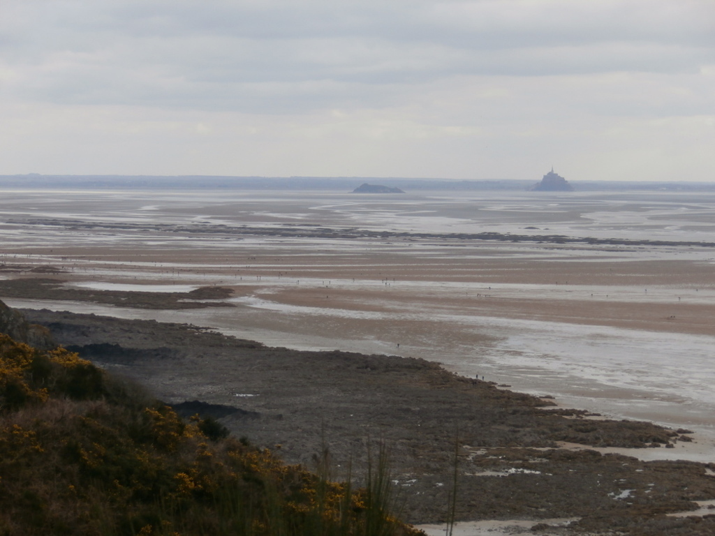 View of the Bay du Mont Saint Michel from the coastal trail (15min)